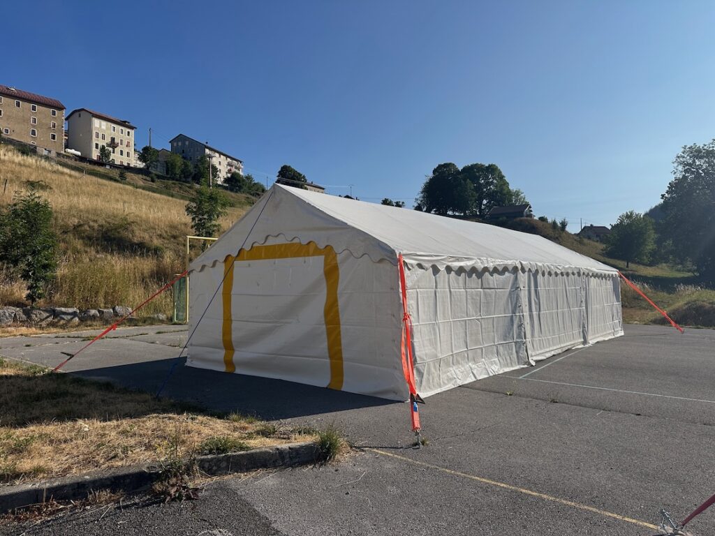 Tente TRIGANO 5x12 m pour extrait du registre de sécurité CTS à Saint-Claude dans le Jura